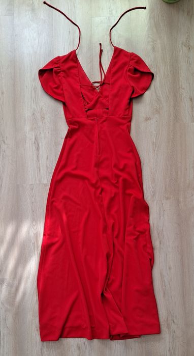 Piękna czerwona sukienka maxi z bufkami vintage