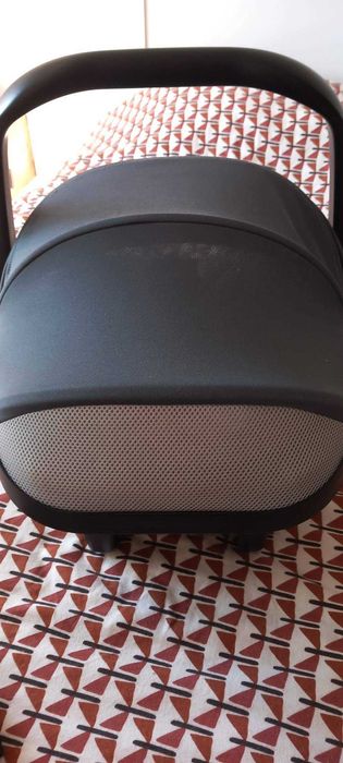 Conjunto Ovo e cadeirinha de transporte Recaro
