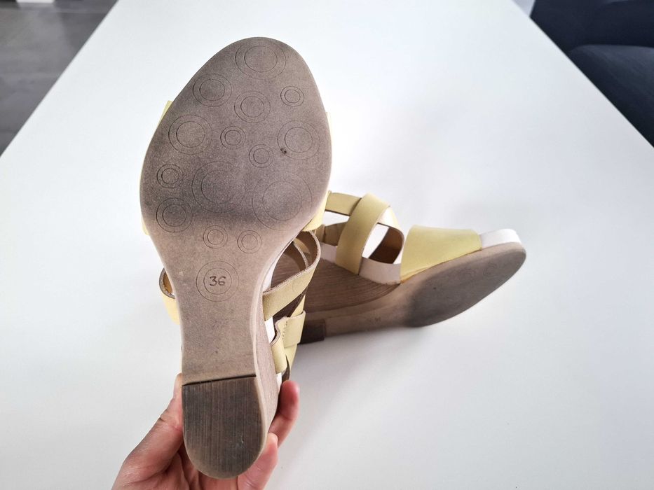 Buty Ryłko Relax - sandały na koturnie 36. Skóra naturalna