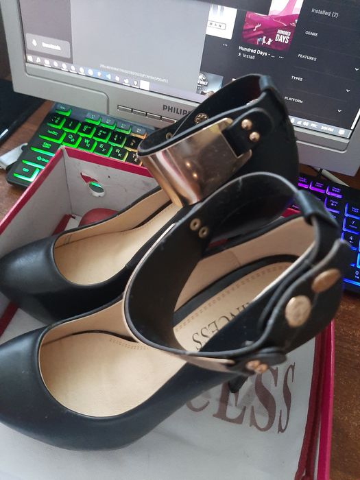 Туфлі чорного кольору