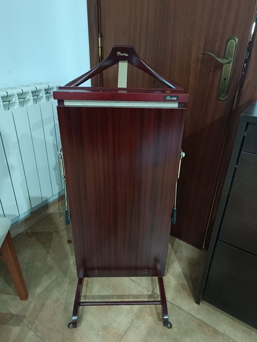 Cabide de fatos com aquecimento