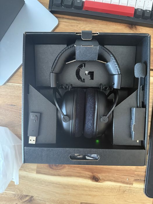 Logitech G Pro X Wireless Gaming Headset com Caixa e Dongle USB