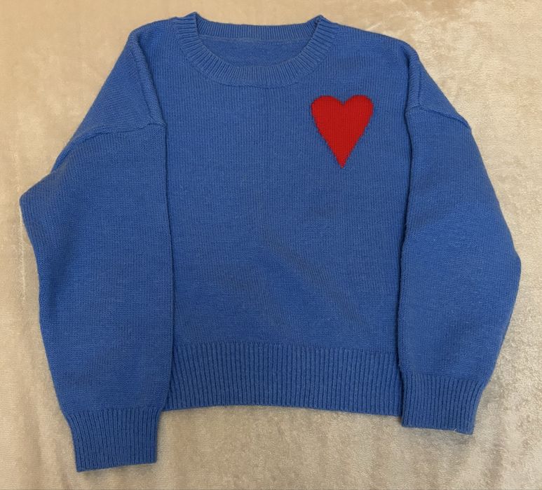 Синій светр ( з сердечком)