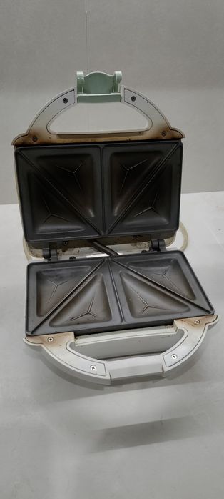 Opiekacz do kanapek tostów Philips 690W