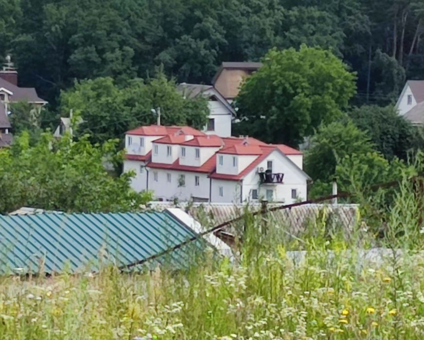 Продам багатоквартирний будинок в с.Хотів