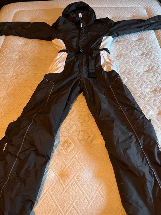 Fato de neve macacão, 100% impremeável, com pouco uso