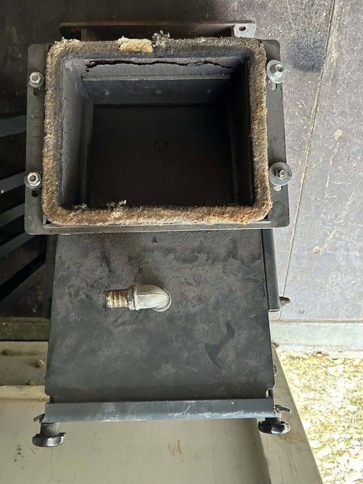 Podajnik do pieca na ekogroszek zbiornik podajnik