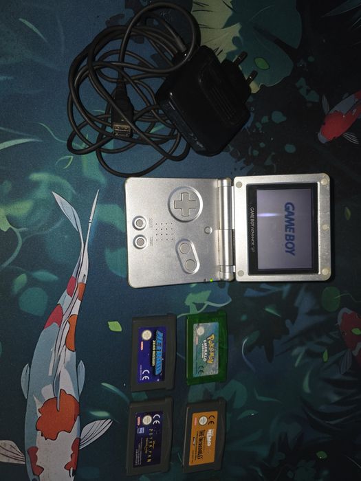 Gameboy Advanced original + carregador original e jogos originais