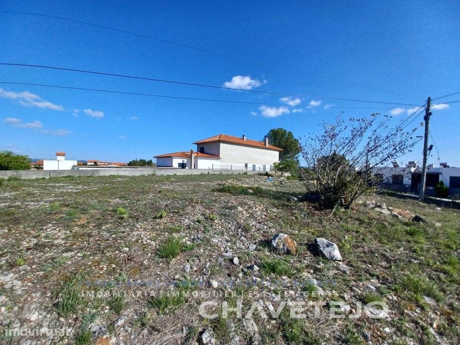 Plot of land measuring 572.30 m², located 2 minutes from the centre of Tomar.