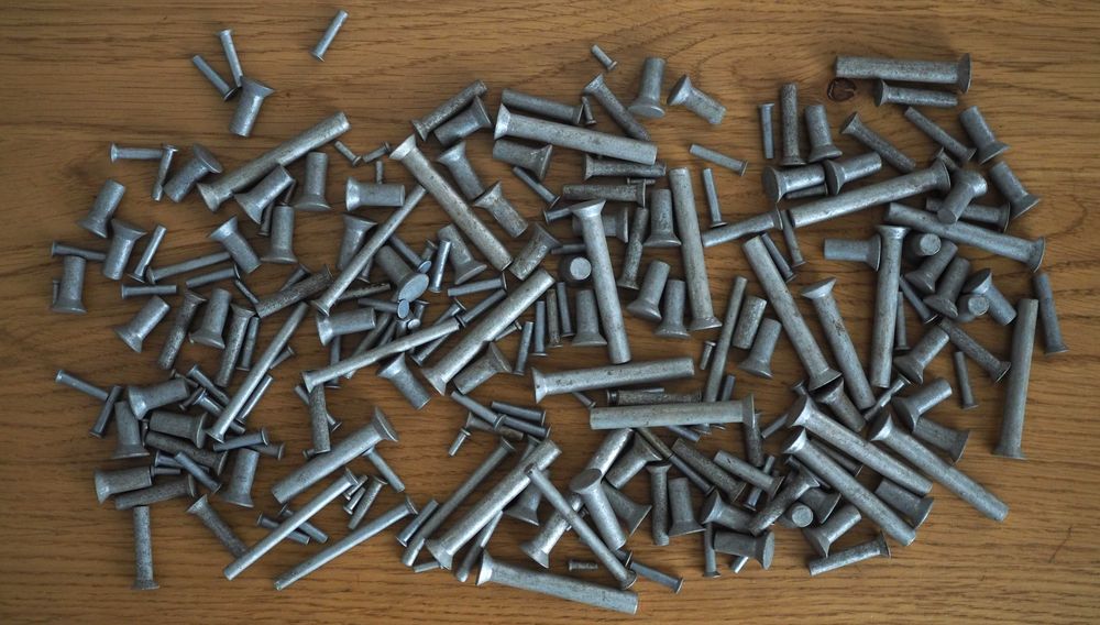 Nity aluminiowe 210 sztuk