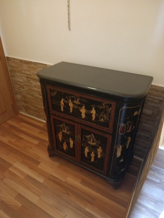 Conjunto de Mobiliário de Luxo - Estilo Oriental e Clássico (Móvel Bar