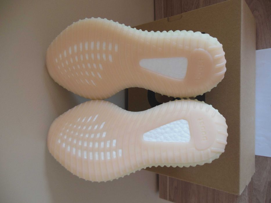36 Adidas Yeezy Boost 350 V2 Antlia Non-Reflective FV3250