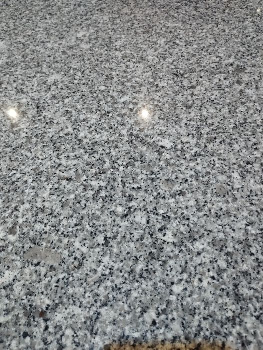 Mesa madeira maciça e granito