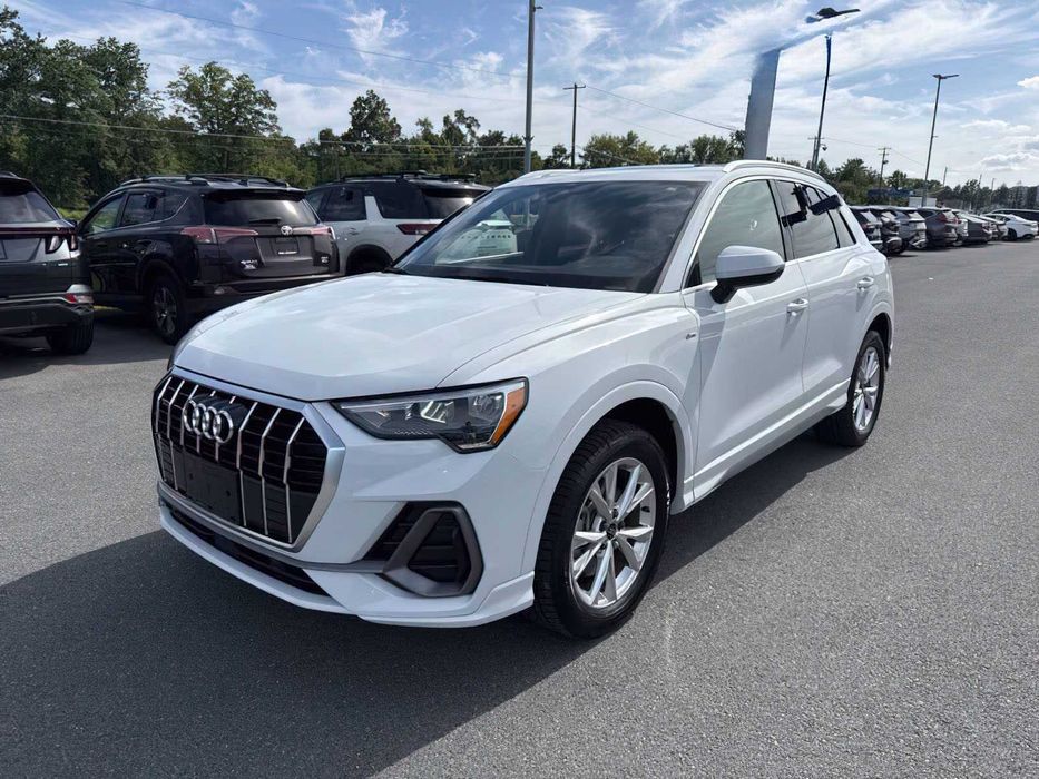 Audi Q3 quattro S line Premium 45 TFSI      2022
