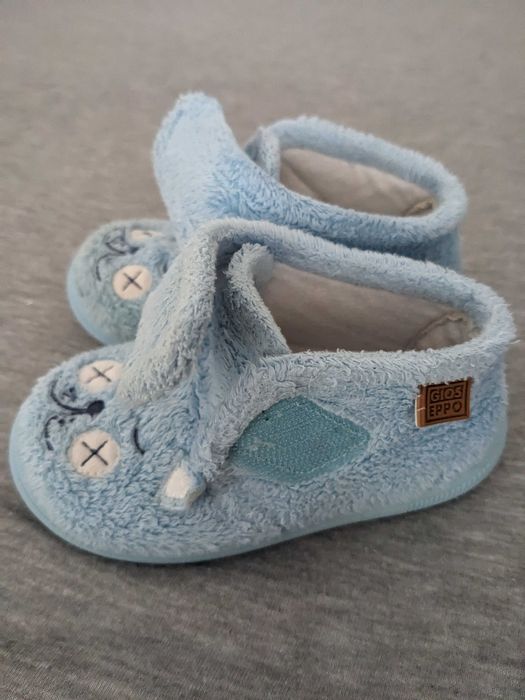 Kapcie  w rozmiarze 23.