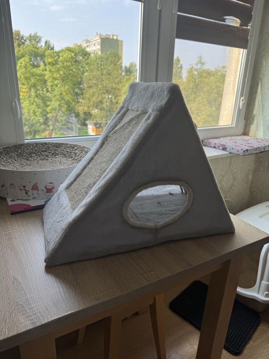 Namiot z drapakiem dla kota, psa Sinsay