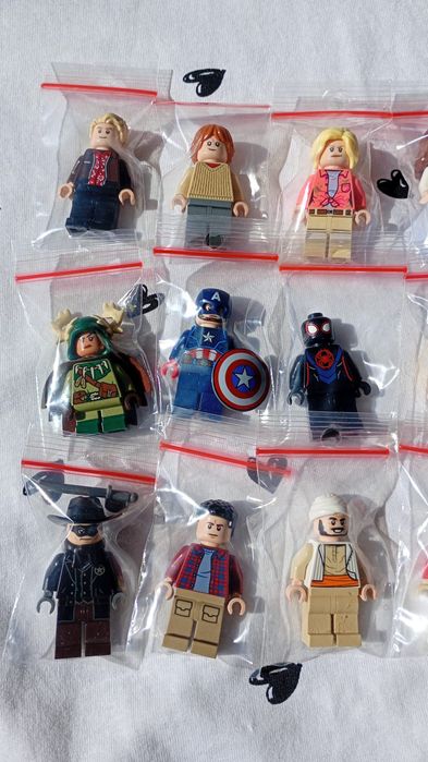 Lego figurki: Indiana Jones, The lone ranger, Jurassic Park, spiderman