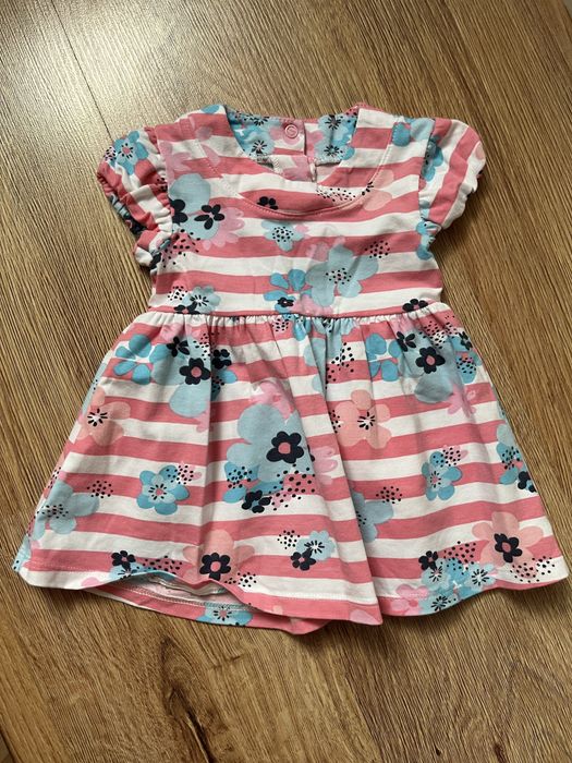 Sukienka na krótki rękaw rozmiar 68