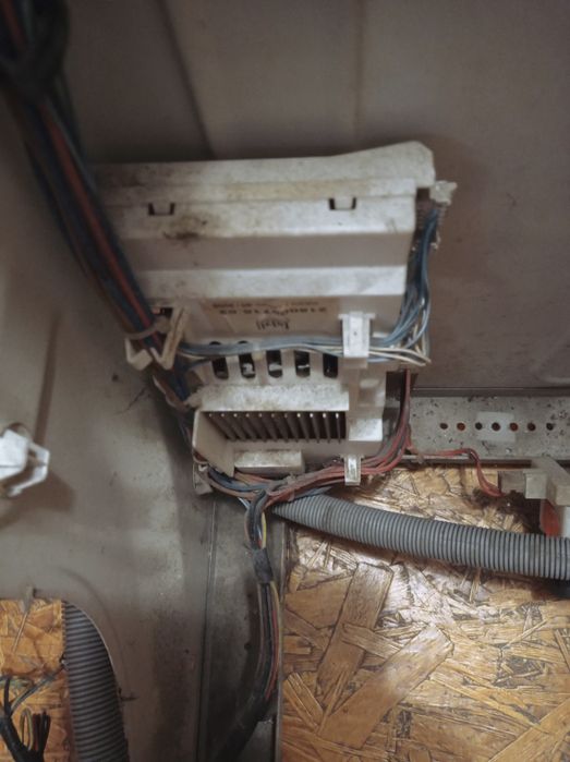 Стиральная машина Ariston.