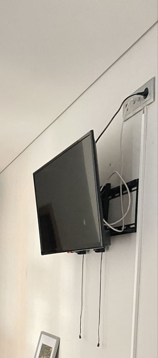 Smart tv com garantia e seguro de 1 Ano extra  e suporte de parede