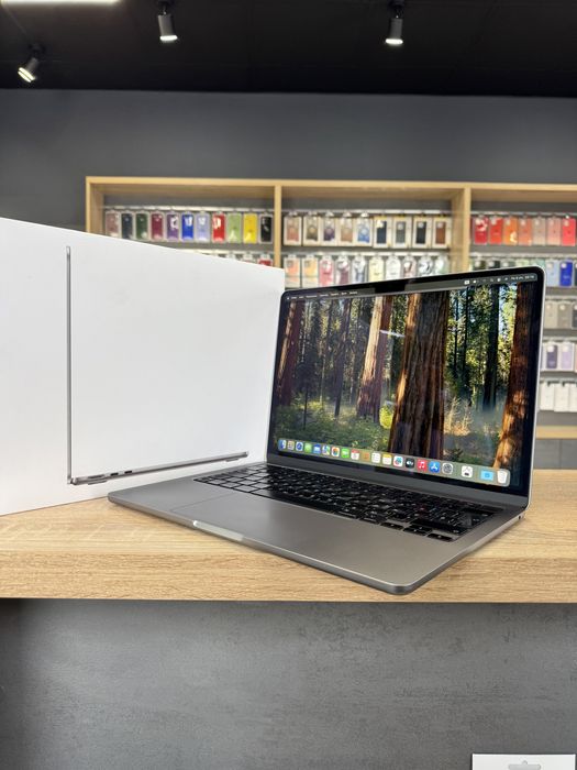 Apple MacBook Air 2022 (M2, 8GB RAM)