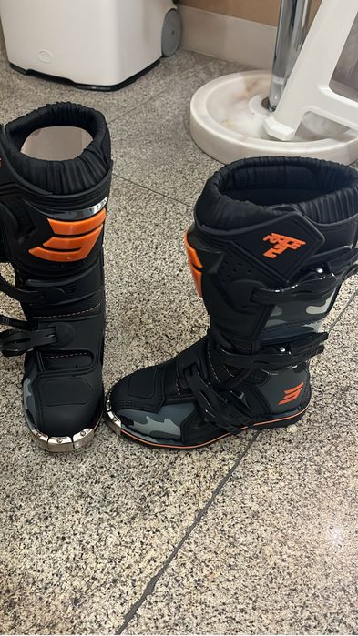 Botas Criança RACE 2 Brancas Shot