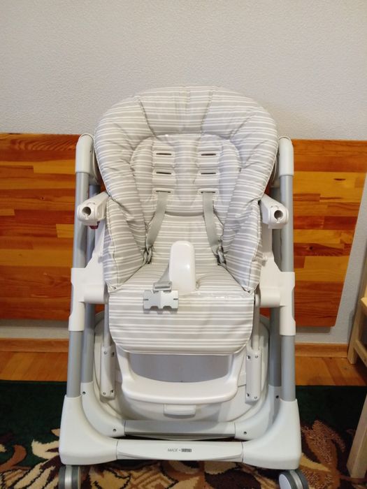 Стільчик для годування.