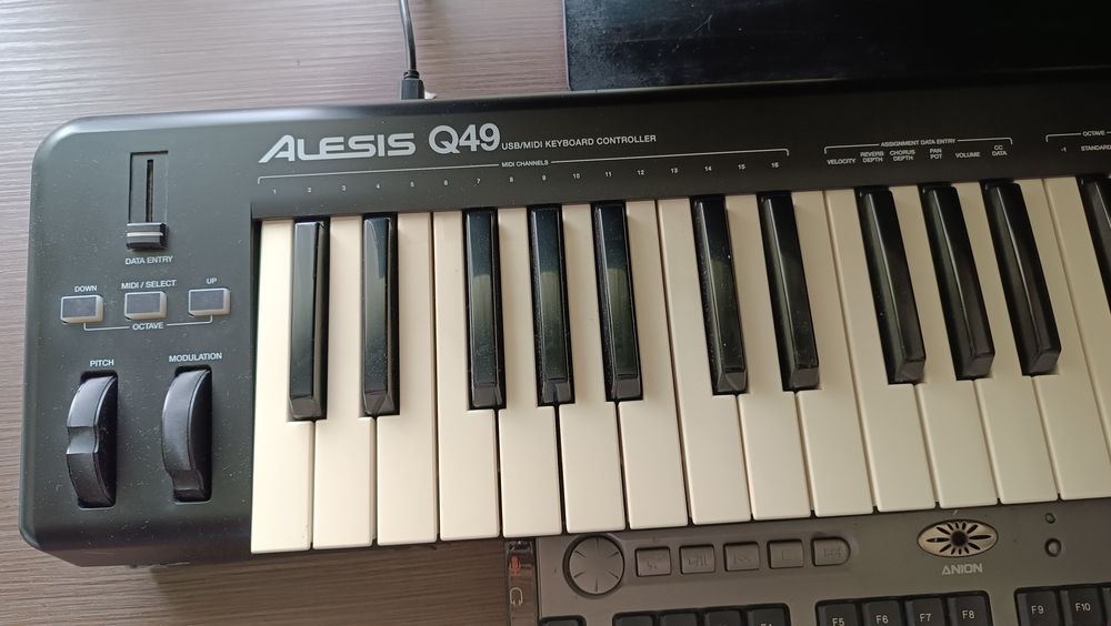 Миди клавиатура Alesis Q49
