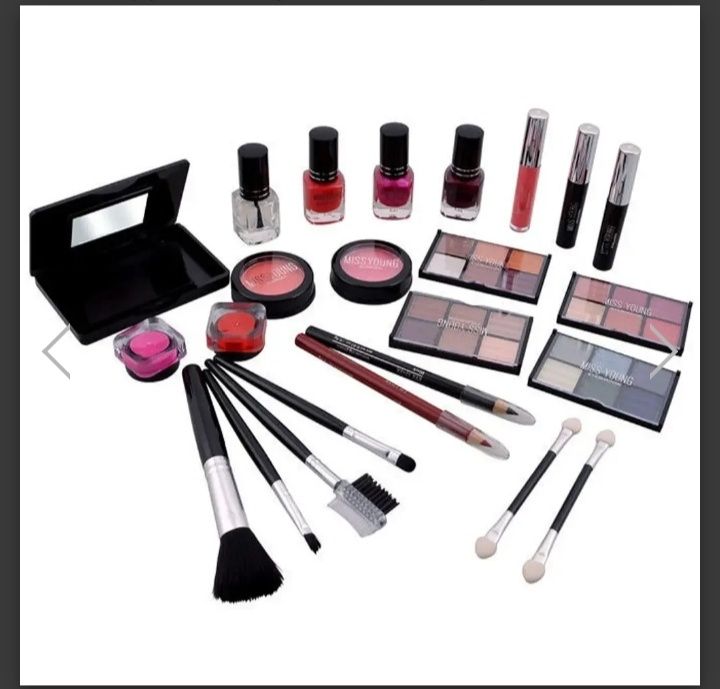 Набір жіночої косметики в подарунковому чемоданчику MC1155 Makeup set Срібний