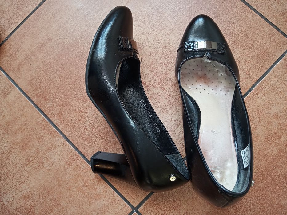 Buty na obcasie Venezia 38