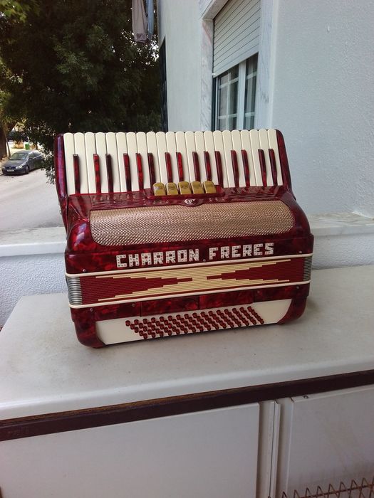 Acordeão Charron Freres Italiano à 3 a voz com mala - excelente, pronto a tocar