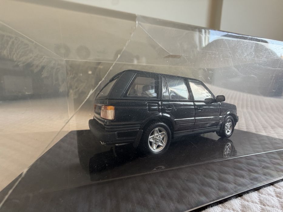 Miniatura Range Rover 4.6 HSE – Escala 1:43 – Preta | Coleção