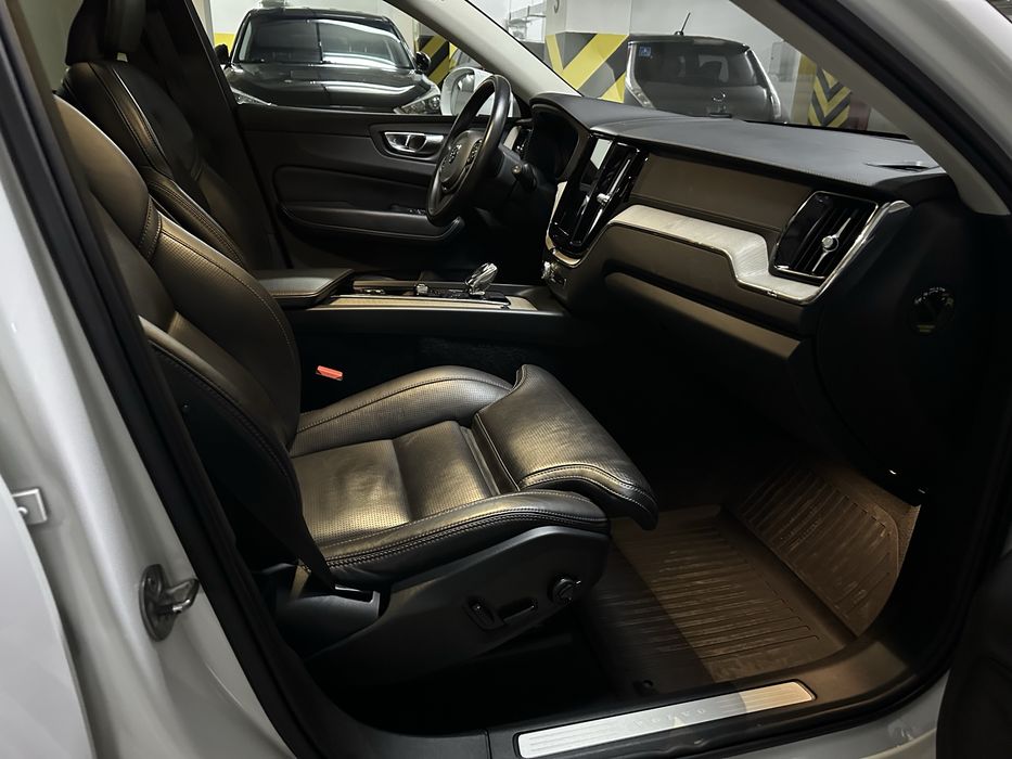 Volvo XC60 2022 Официальный