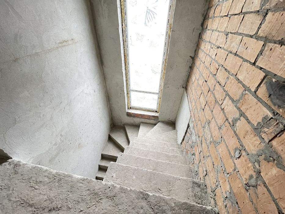 ПРОДАЖ приватного будинку поруч з лісом