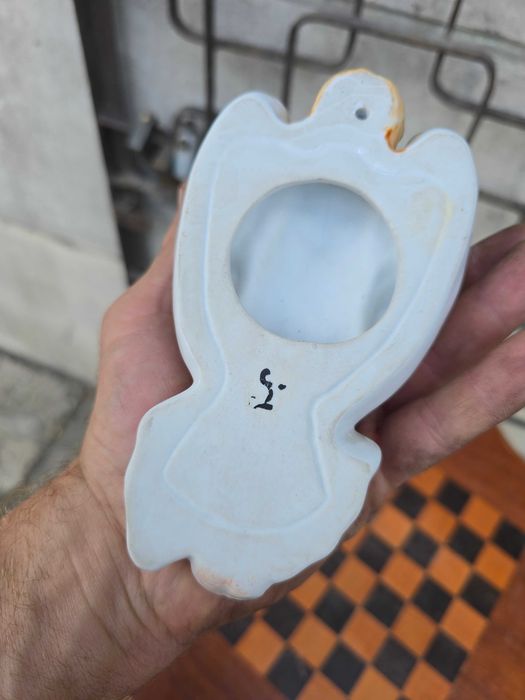 Stara porcelanowa kropielnica Anioł
