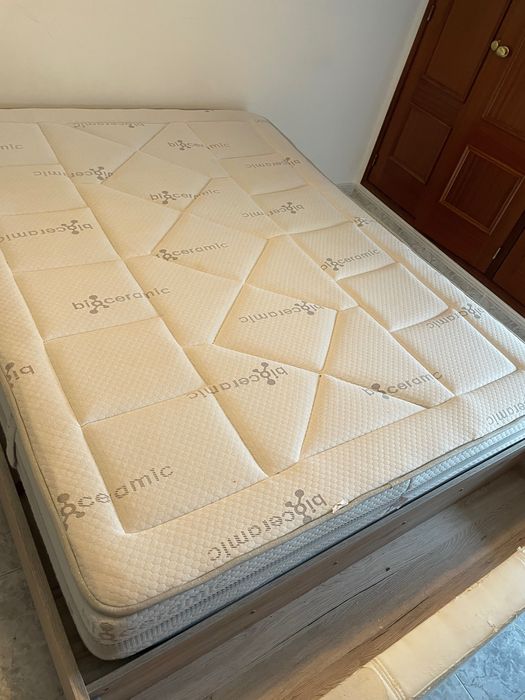Cama casal com colchão