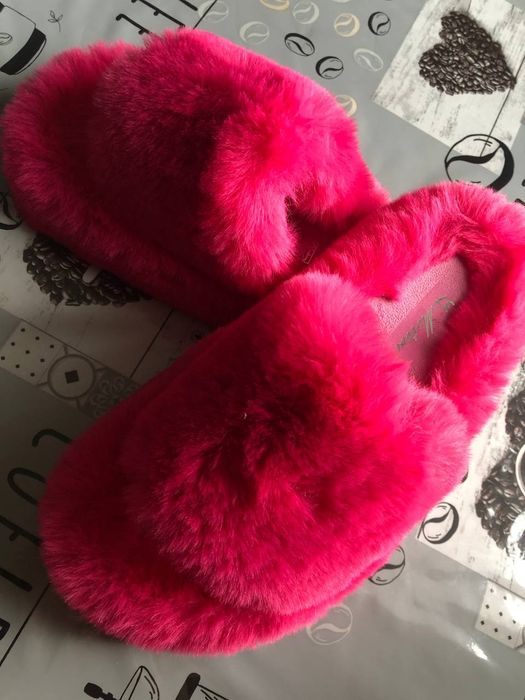 Домашні тапочки пухнасті