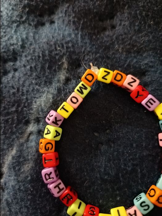 Pulseira elástica colorida para crianças a 10 a 13 anos oferta brindes