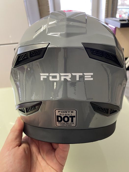 Продам шолом Forte