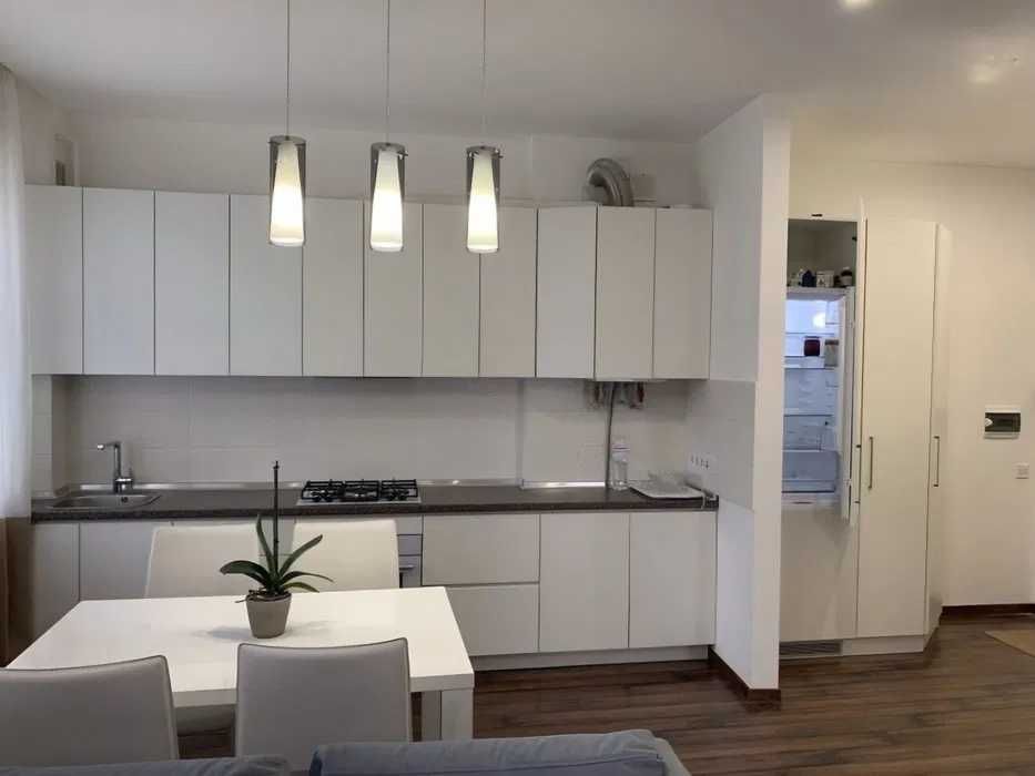 Продаю комфортну 2К з меблями і технікою при вїзді. Газ.