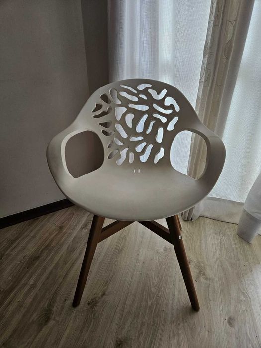 Cadeira IKEA Angrim Branca com Pés de Madeira - Pouco Uso