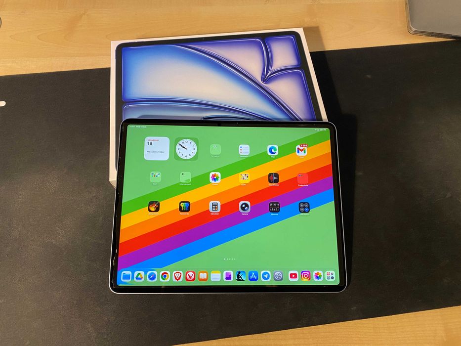 Apple iPad Air 13" M2 2024 Wi-Fi 128GB Blue (MV283NF/A) + чохол ESR