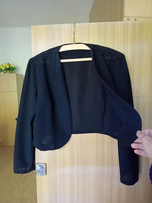 Bolerko lekkie czarne. Czarna odzież.