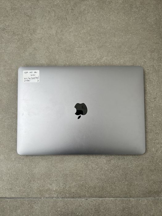 760$ MacBook Pro 13" 2020 M1 / 16 GB / 256gb SSD