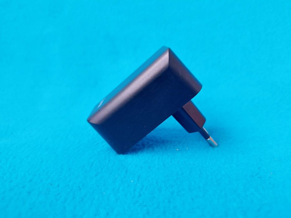Зарядний пристрій Hama з 2 х USB-портами 3.1A 15,5W + 2,4А Німеччина