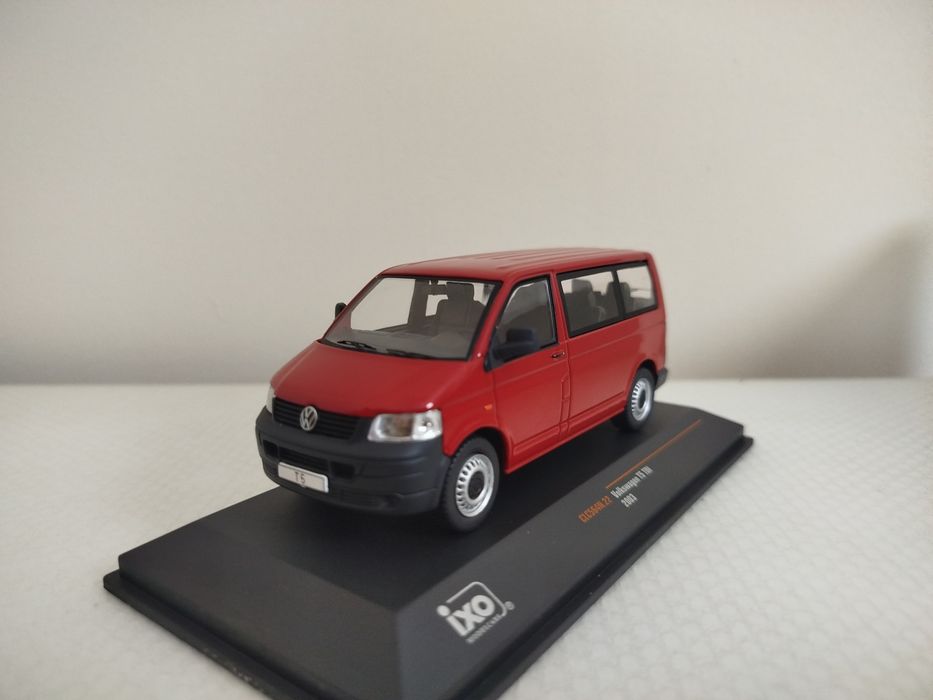Miniatura Volkswagen T5 TDI 1/43 Nova