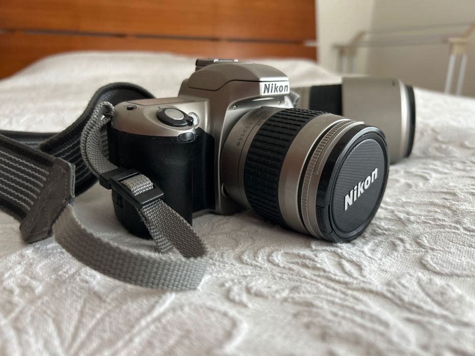 Nikon f65 analógica com duas lentes