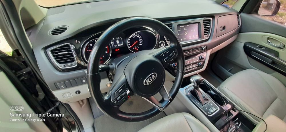 Продам KIA Carnival