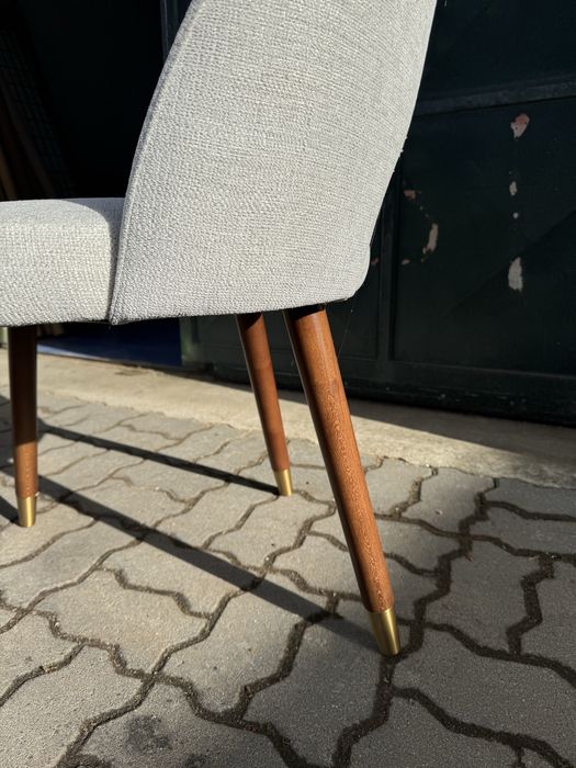 Cadeira nova fabricada à medida  do cliente