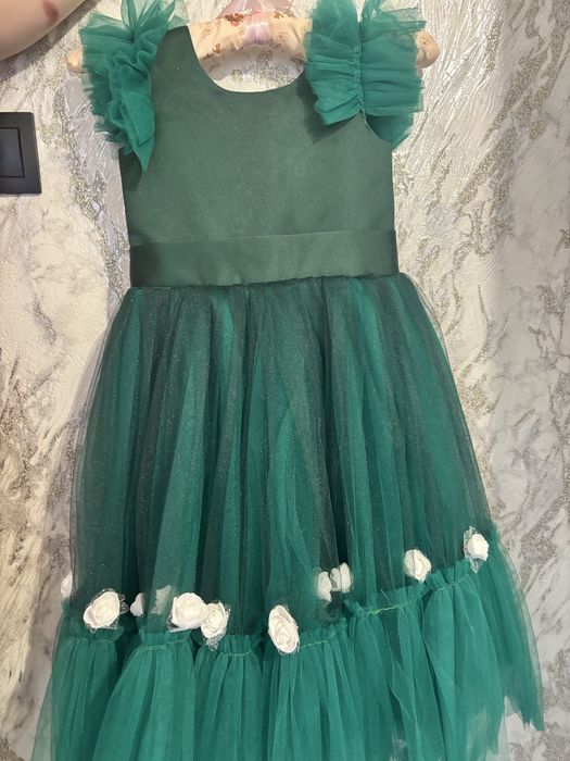 Святкова сукня для дівчинки